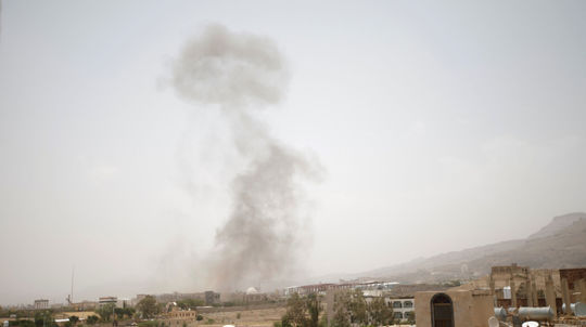 Nálet koalície v Jemene zasiahol školský autobus, zahynulo veľa detí
