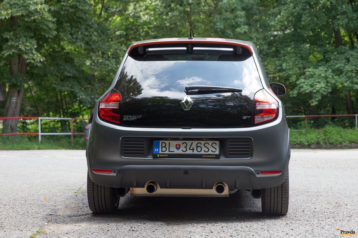 Veľký tlmič výfuku ladí zvuk motora na príjemné...