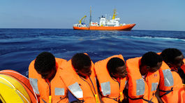Loď Aquarius opäť zachraňovala migrantov pri líbyjskom pobreží