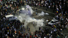 V Bukurešti sa pri zrážkach demonštrantov a policajtov zranilo 440 ľudí