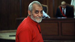 Vodcu Moslimského bratstva odsúdili v Egypte na doživotie