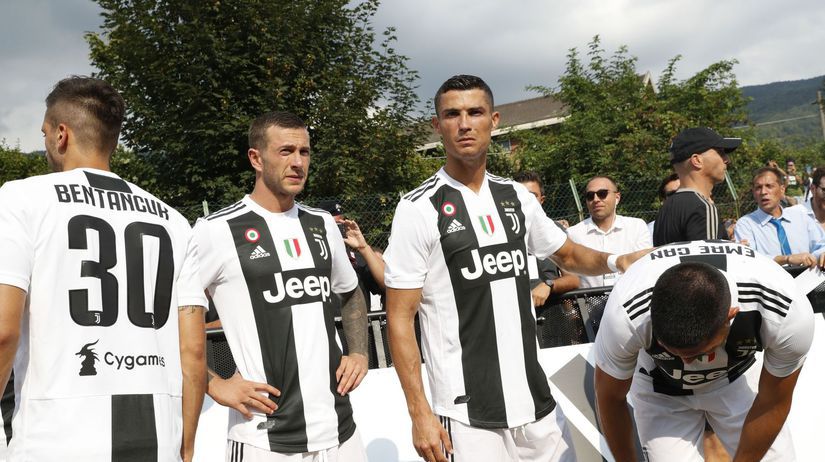 Hráči Juventusu Turín, zľava Federico...