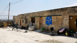 Na bývalej farme na Malte žilo v neľudských podmienkach 120 migrantov