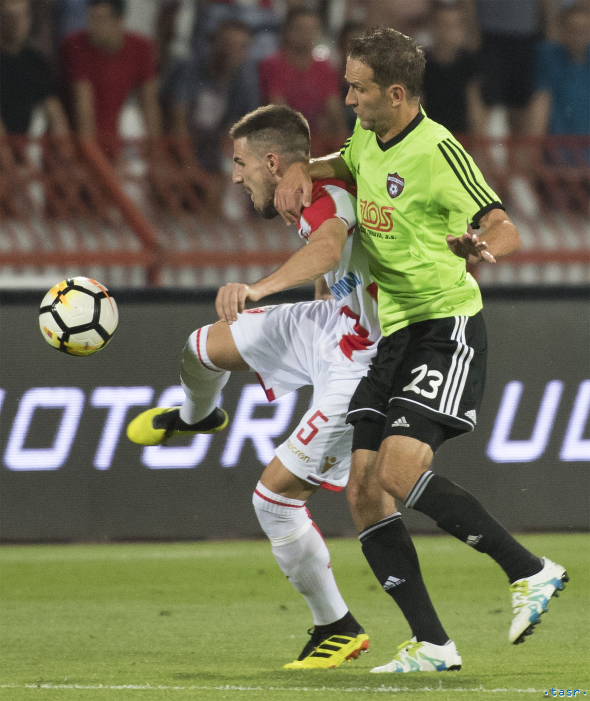 Marek Bakoš (vpravo) v drese Trnavy v súboji s...