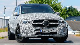 Mercedes Benz: Nové GLE sa samo vyslobodí, keď zapadne