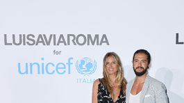 Heidi Klum a jej priateľ Tom Kaulitz pózujú médiám na akcii Unicef Summer Gala Presented by Luisaviaroma.