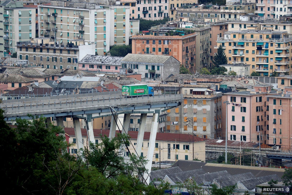 Na časti mosta, ktorá sa v Janove zrútila v...