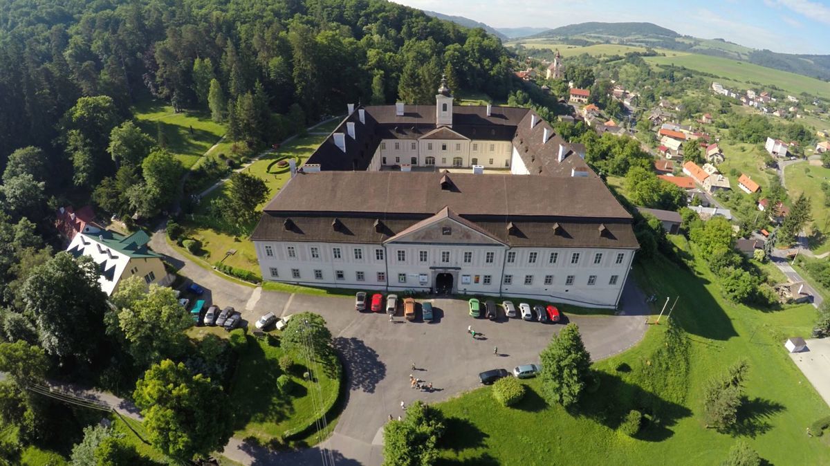 Svätoantonský kaštieľ, v ktorom sa nachádza...