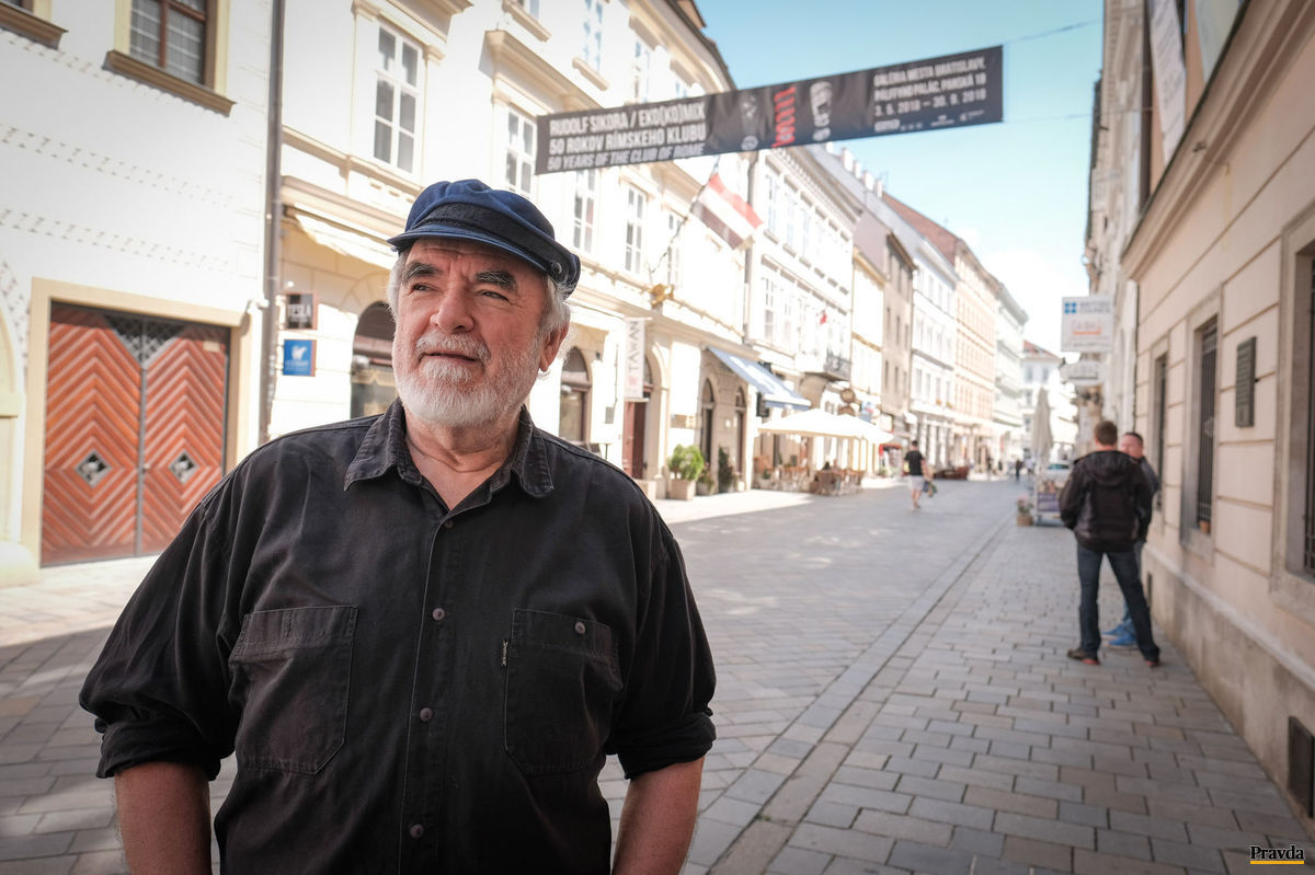 Výtvarník a konceptuálny umelec Rudolf Sikora.