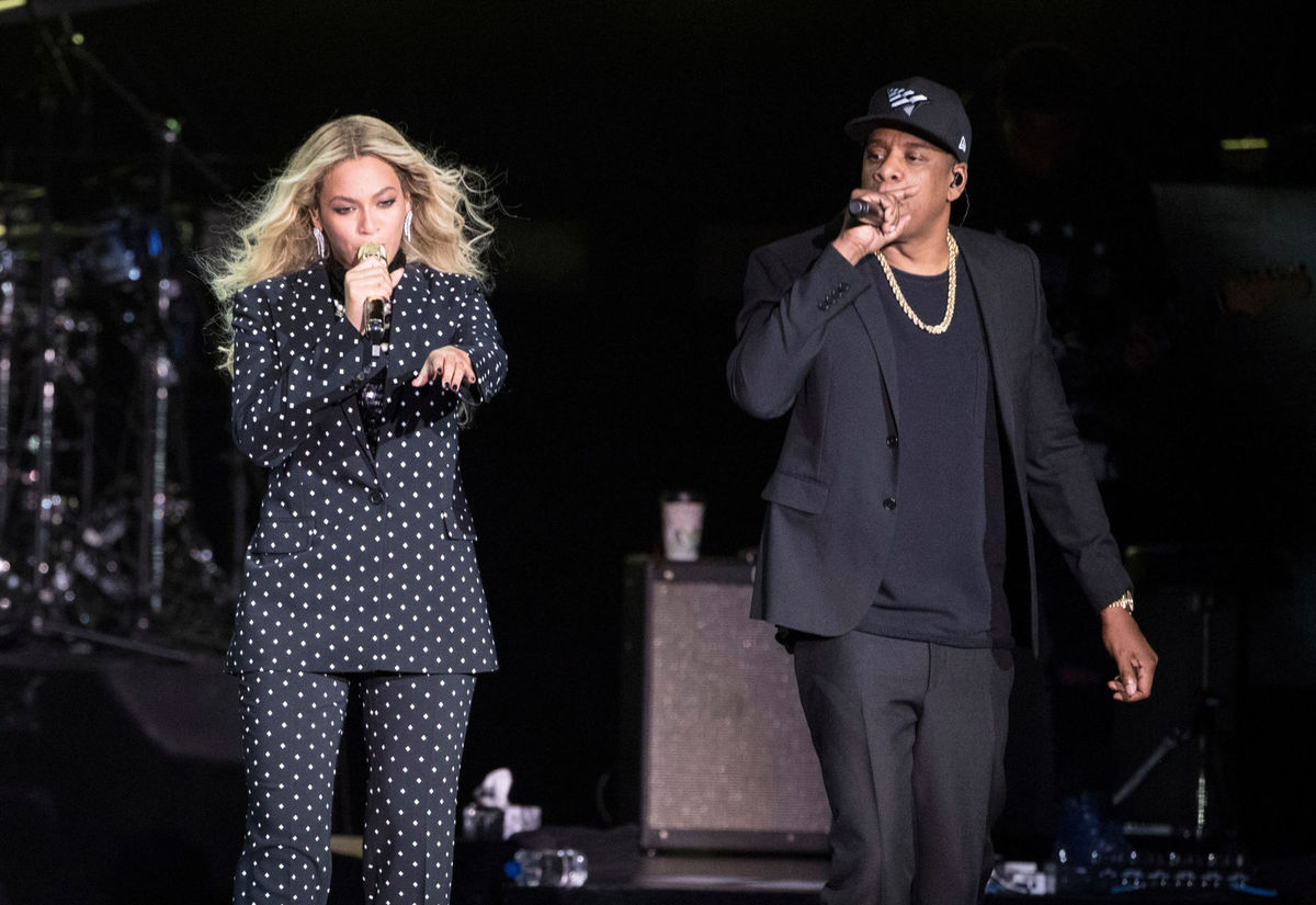 Speváčka Beyonce a jej manžel Jay-Z (na...