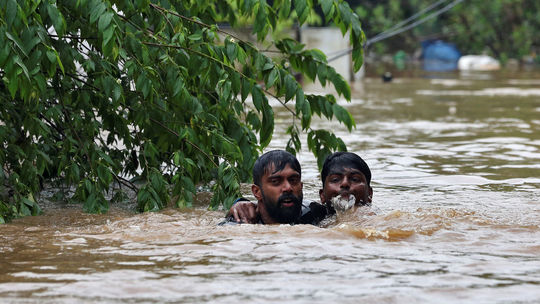 Pri záplavách na juhu Indie zahynulo vyše 100 ľudí