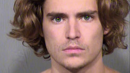 Van Dammov najmladší syn skončil v putách. Nožom ohrozoval kamaráta!