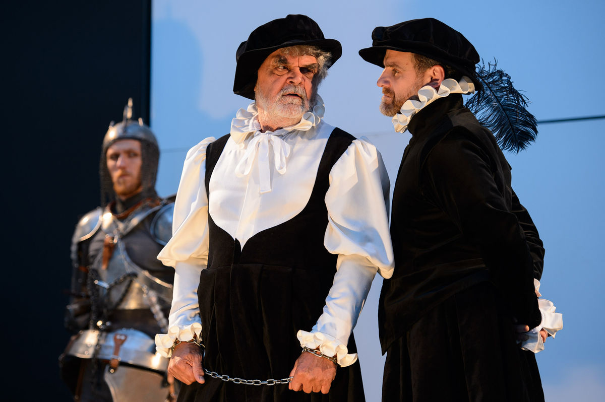 V Shakespearovej Komédii omylov s kolegom Jánom...