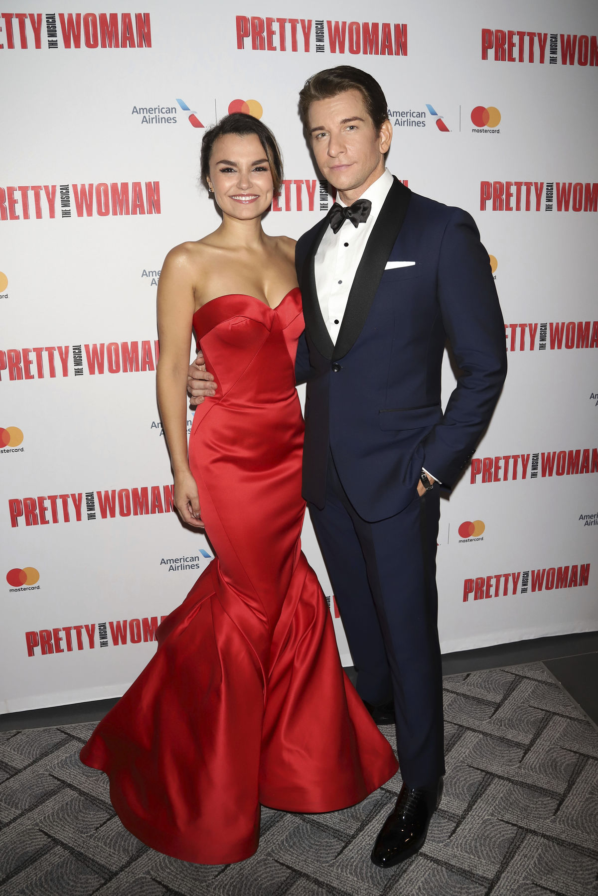 Herečka Samantha Barks a jej kolega Andy Karl...