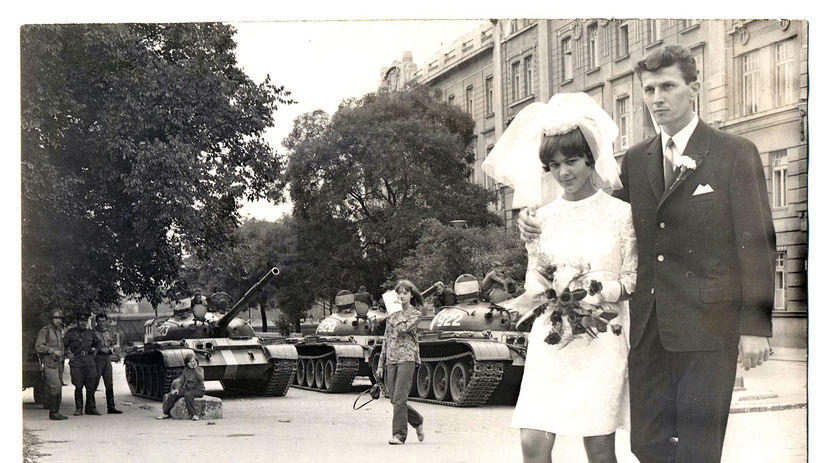 Manželia Brabcovci na snímke z augusta 1968.