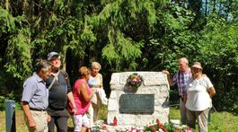 Na dome Samčíkovcov opäť veje zástava