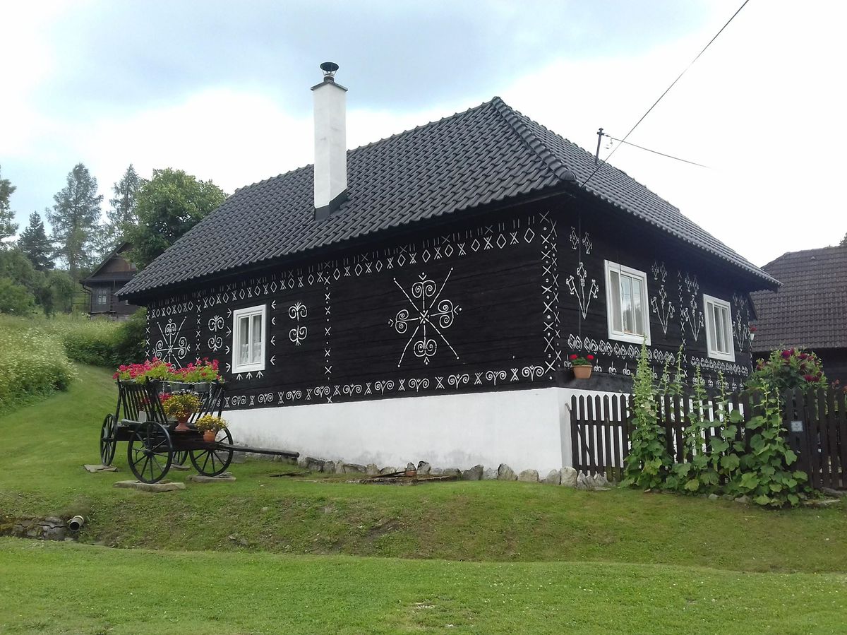V obci je celkovo 110 chránených objektov, z...