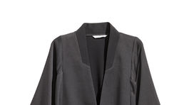 Kimonový kabátik značky H&M, predáva sa za 29,99 eura. 