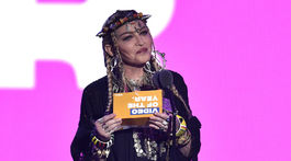 Madonna si prišla uctiť Arethu... veď hovorí len o sebe, kritizoval ju internet!