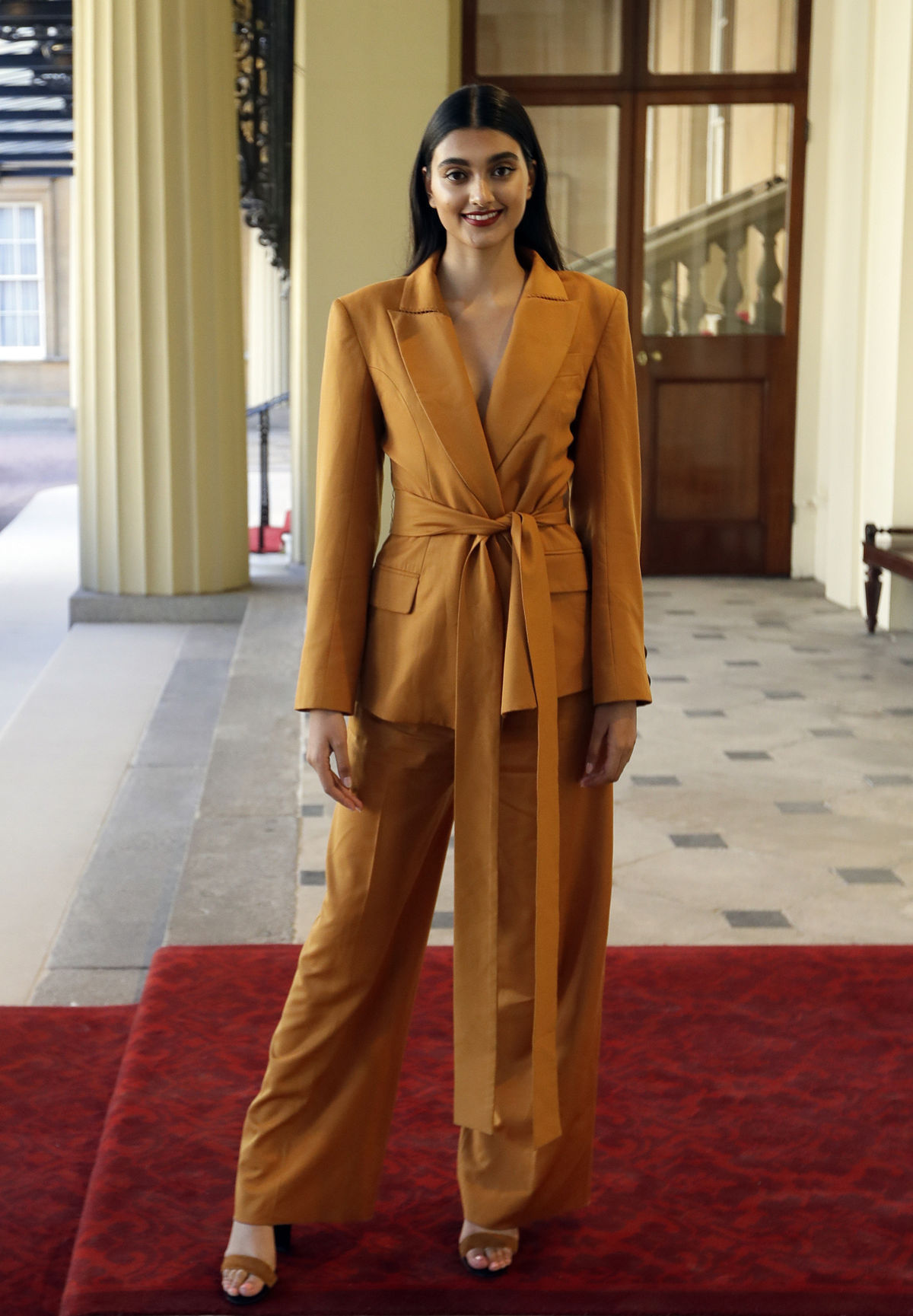 Topmodelka Neelam Gill si obliekla zavinovací...