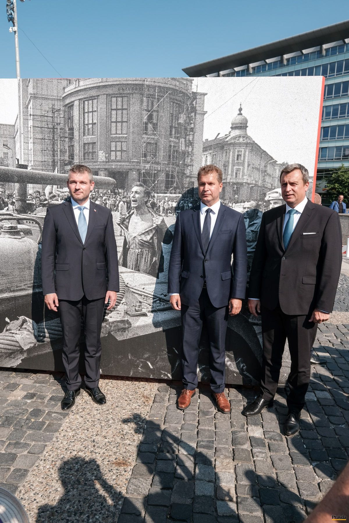 (Zľava) Premiér Peter Pellegrini, Peter Bielik,...