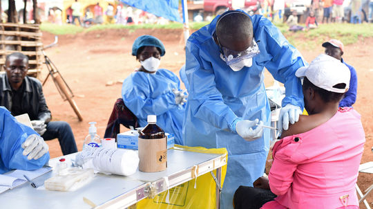 Kongo schválilo ďalšie metódy experimentálnej liečby eboly