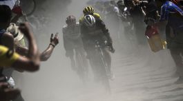 Bez divákov, päť týždňov, akokoľvek. Pretekári potrebujú Tour, inak...