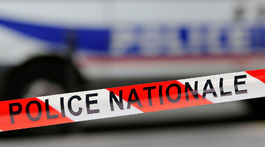 Útočník neďaleko Paríža zabil svoju matku a sestru