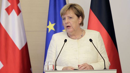Merkelová po zmene na čele frakcie CDU/CSU nevidí dôvod na hlasovanie o dôvere