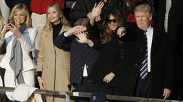 Zľava: Druhá manželka Donalda Trumpa Marla Maples, jeho dcéra z prvého manželstva Ivanka a manželka Melania Trump. 