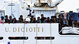 Všetci migranti z lode Diciotti sa môžu vylodiť na pevninu