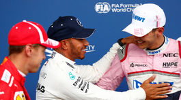 Hamiltona vykúpil dážď. Druhý rad obsadí stajňa, ktorá nemusela štartovať