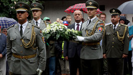 Minister Gajdoš si uctil pamiatku obetí SNP turistickým pochodom Zlatno-Skýcov