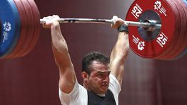 VIDEO: Po dopingom treste žiari. Vzpierač Moradí prekonal najstarší svetový rekord