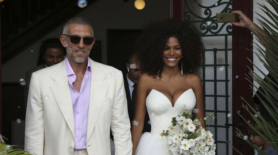 Francúzsky herec Vincent Cassel a modelka Tina...