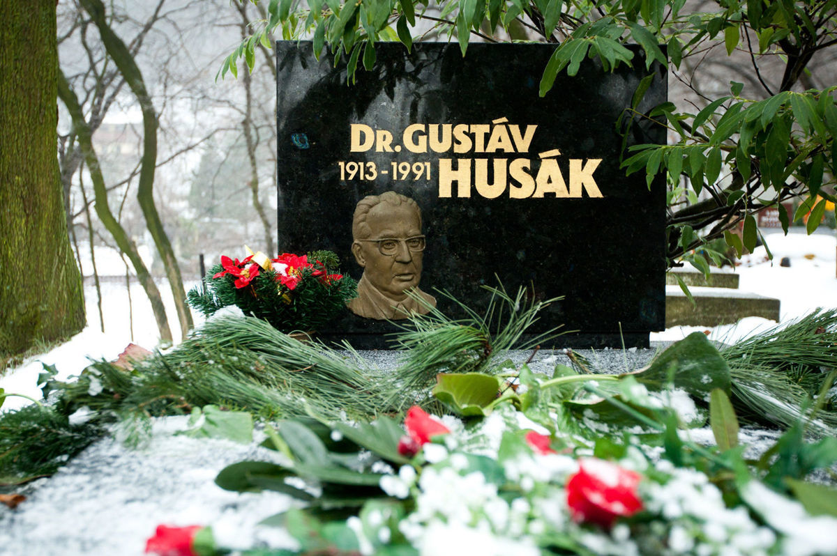 Náhrobok Gustáva Husáka, ktorý je pochovaný v...