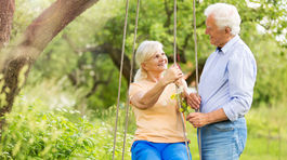 Senior chce začať pracovať, aby zaplatil účty za liečbu manželky