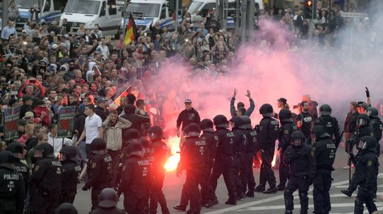 V Chemnitzi panuje mimoriadne napätá situácia, na štadióne prebieha stretnutie 
