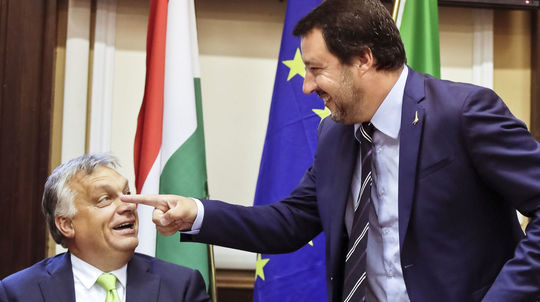 Salvini za 'moralizovanie o migrantoch' nazval Macrona 'pokrytcom a tlčhubou'