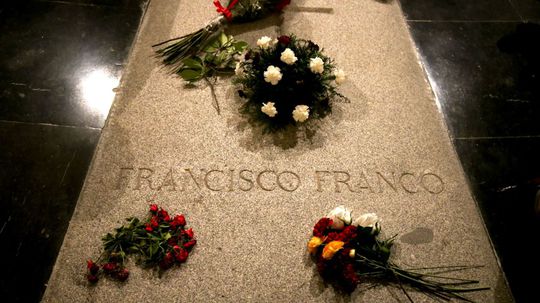 Francovi príbuzní pohrozili španielskej vláde právnikmi kvôli exhumácii