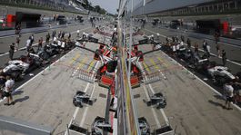 Vettel sa môže vyrovnať Mossovi, Hamilton Schumacherovi