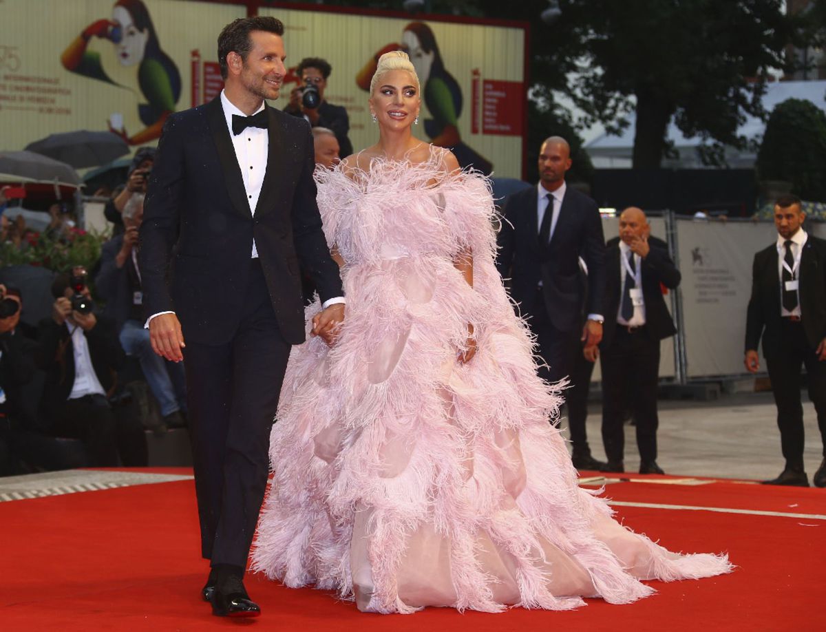 Herečka a speváčka Lady Gaga a herec Bradley...
