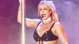 Koncert ako dráždivá striptízová šou! Britney Spears sa predviedla aj pri tyči