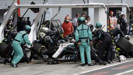 Mercedesy rabovali v obývačke Ferrari. Veľkú cenu Talianska vyhral Hamilton