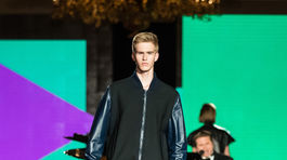 Adam Nikodým, syn známeho moderátora počas finále šou Schwarzkopf Elite Model Look 2018.