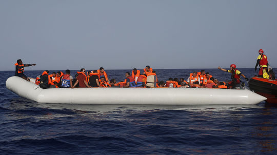 Pri pobreží Turecka sa potopil ďalší čln s migrantmi, zomrelo deväť ľudí