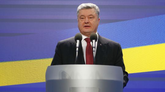 Zabráňte zrušeniu sankcií, Porošenko vyzval veľvyslancov