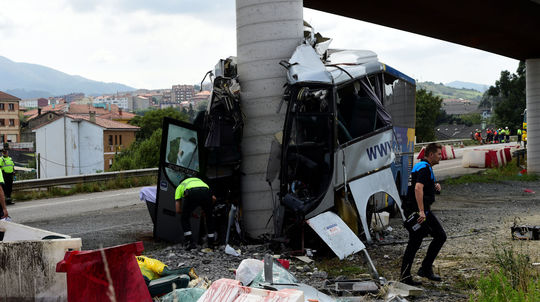 Hrozivú nehodu na španielskej diaľnici neprežilo päť ľudí