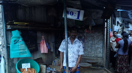 Som No. 1! Aspoň tu, na trhu v Kandy. 