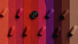 Matné, lesklé, no najmä uhrančivé! Toto je 10 nových odtieňov na pery 